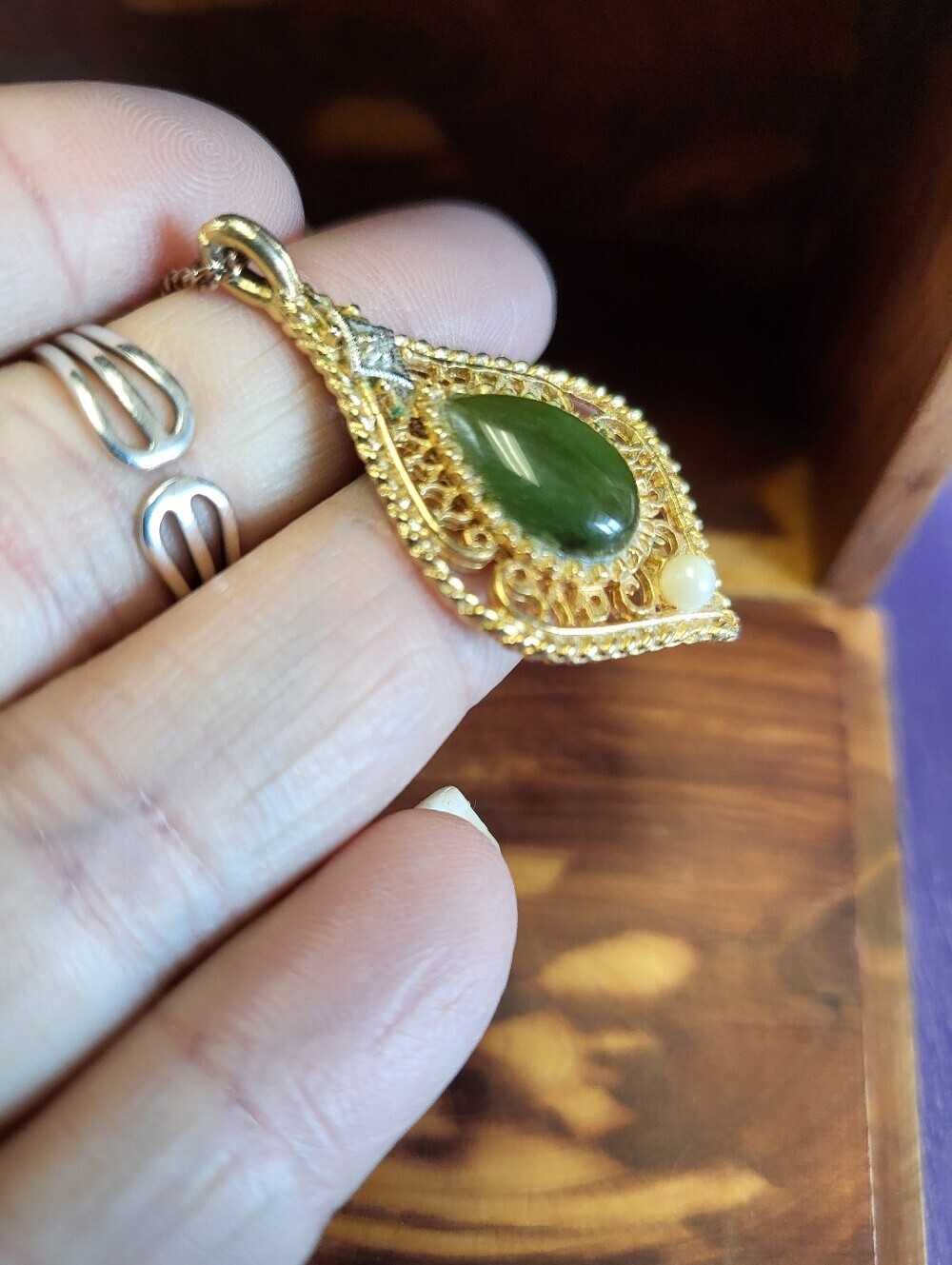 JADE/ DIAMOND/PEARL GOLD TONE NECKLACE VINTAGE 70s STAMPED "PAT PEND" - Picture 4 of 4